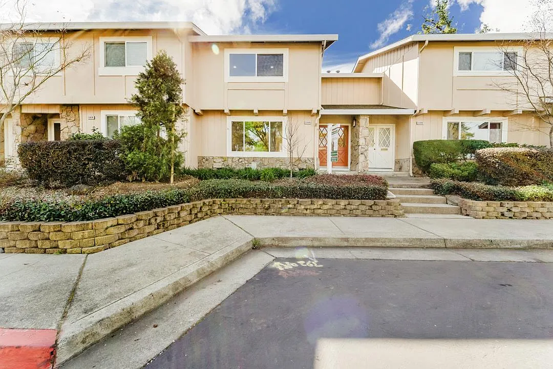22686 Royal Oak Way photo 1