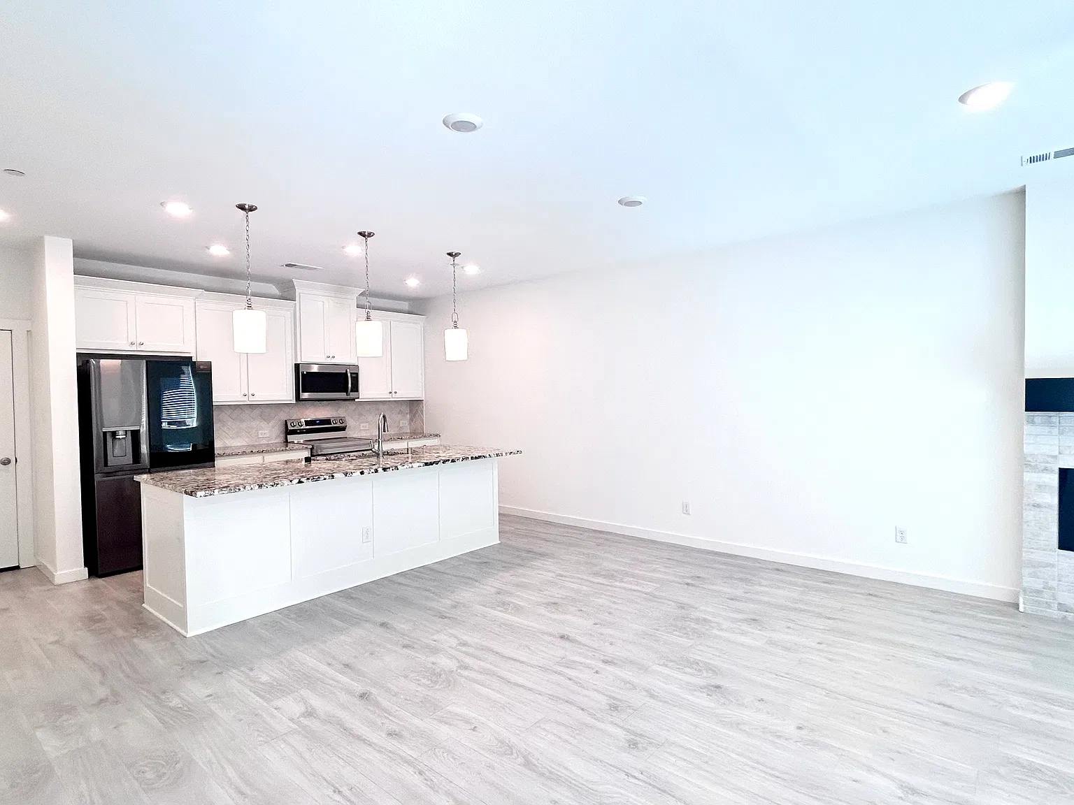 3 bed, 1883 sqft, $2,795 — Photo 2