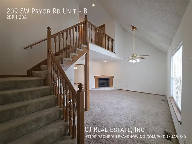 209 SW Pryor Rd #B — Photo 2