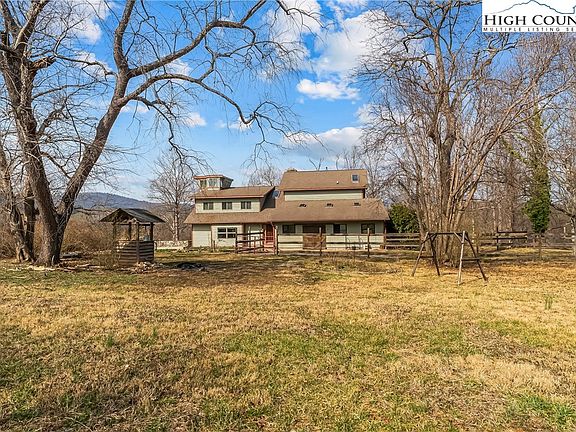 4th image of 2590 Airport Road