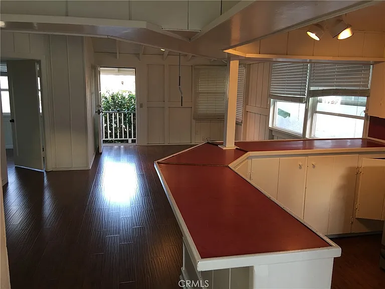 435 1/2 Heliotrope Ave — Photo 10