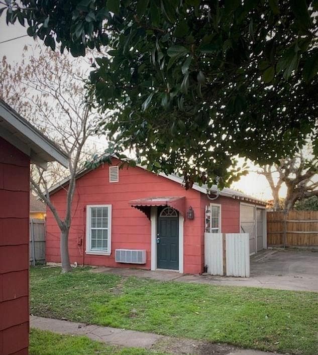1st image of 3857 Washburn Ave #101