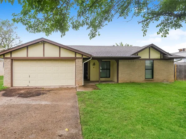 112 Pecan St, Azle, TX 76020