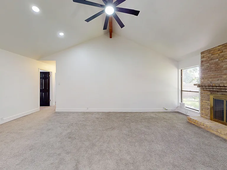 318 Renee Dr — Photo 6