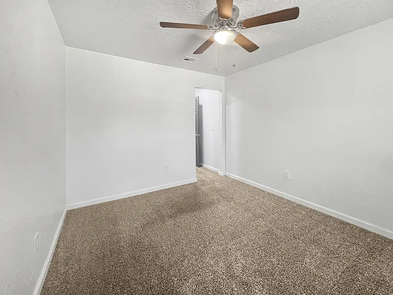4533 SW Beta Ave — Photo 8