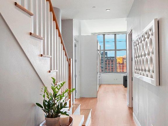 5th image of 27-28 Thomson Ave #814