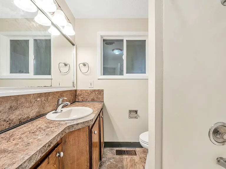 Ferry St - 4 Plex — Photo 12