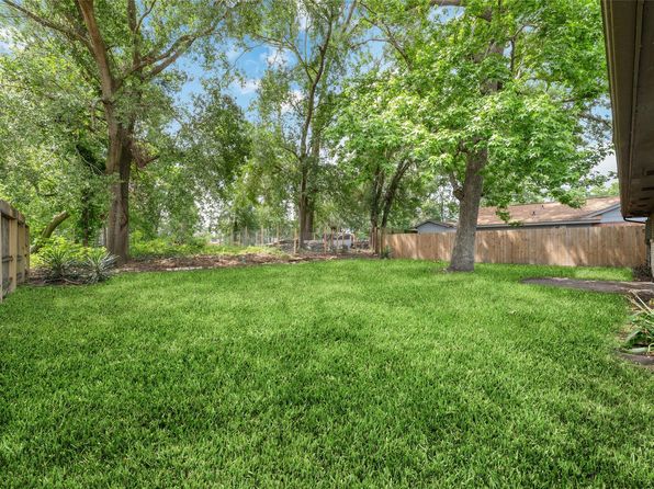 5618 Briarwick Ln, Houston, TX 77016