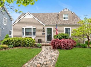 3304 1st St, Oceanside, NY 11572