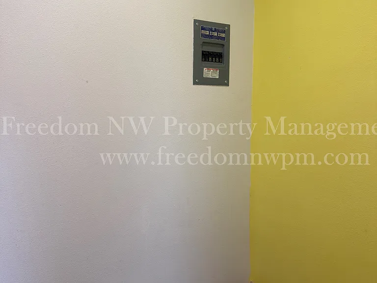 223 S Tower Ave #B — Photo 8