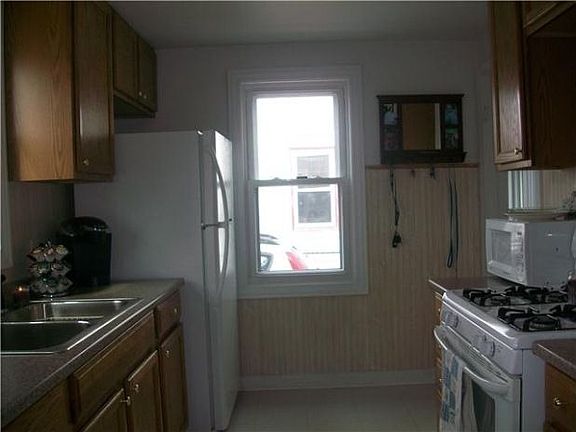 3rd image of 219 Chapel Ave