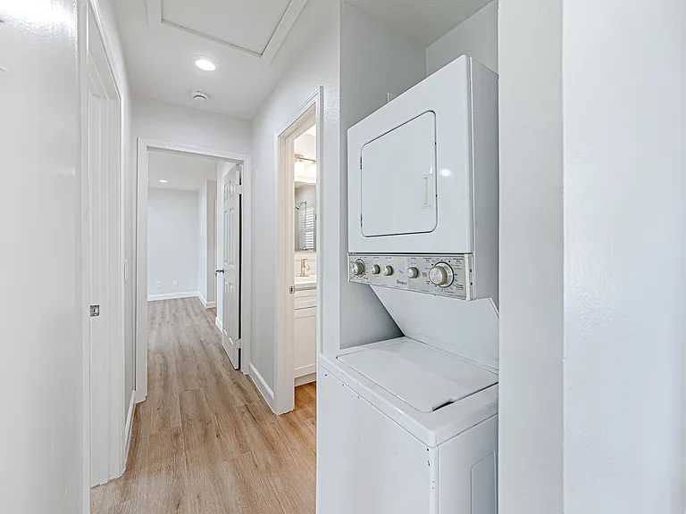 2400 W Commonwealth Ave #C — Photo 18
