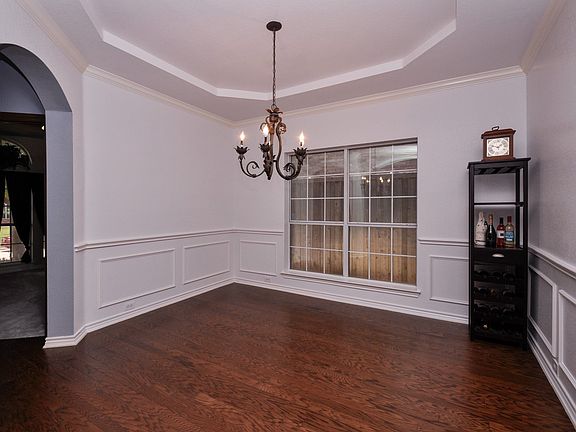 4th image of 15152 Brooks Ln