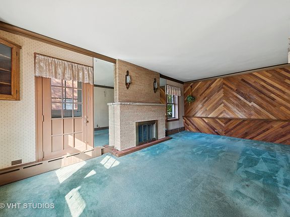 3rd image of 6956 W Wellington Ave
