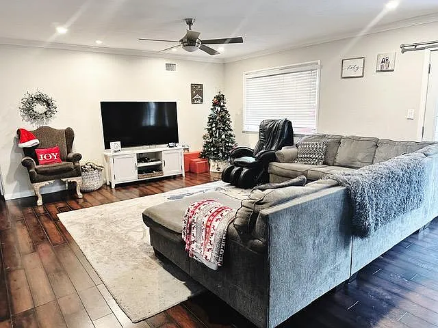 13675 Linfield Ave — Photo 6