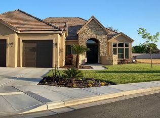 683 E Adobe Ct, Hanford, CA 93230