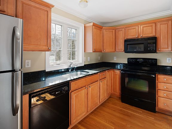 39 Maple Tree Avenue