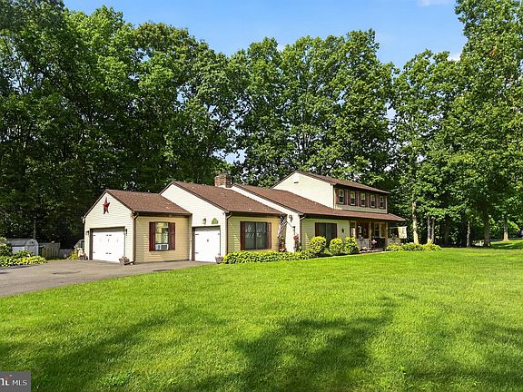 2nd image of 18 Hickory Dr