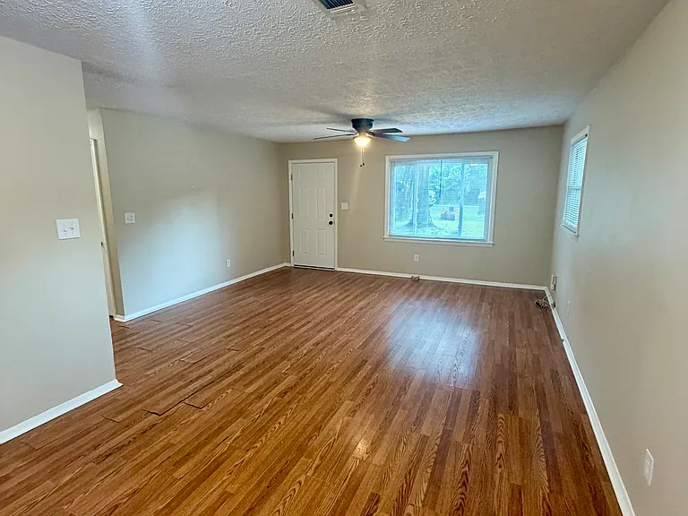 814 Crestwood Ter — Photo 6