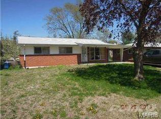 11 Flamingo Dr, Hazelwood, MO