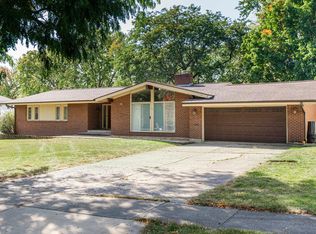 18 Golfview Pl, Dekalb, IL 60115