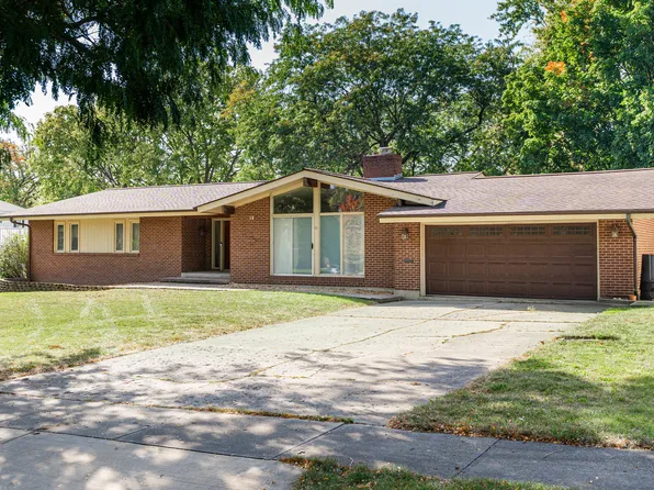 18 Golfview Pl, Dekalb, IL 60115