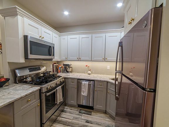 4th image of 453 W 19th St APT 2A