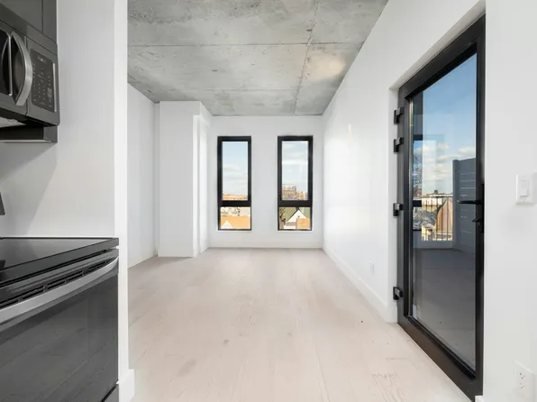 458 East 25th Street image 4 of 19