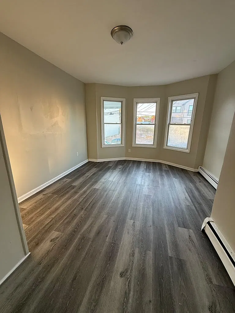 3 bed, $2,100 — Photo 2