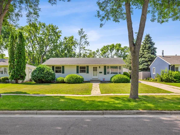 90 27th Ave N, Fargo, ND 58102