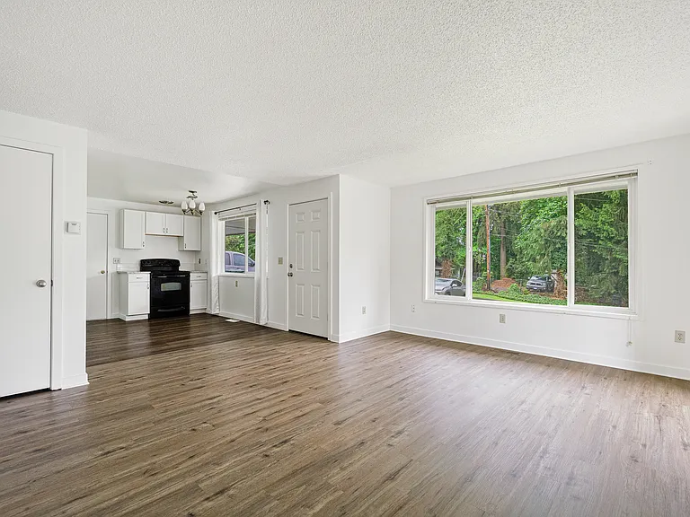 9411 147th St E — Photo 2
