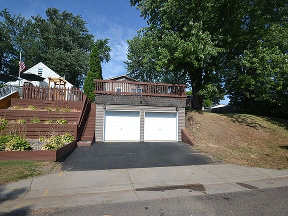 2nd image of 2135 Waukon Ave