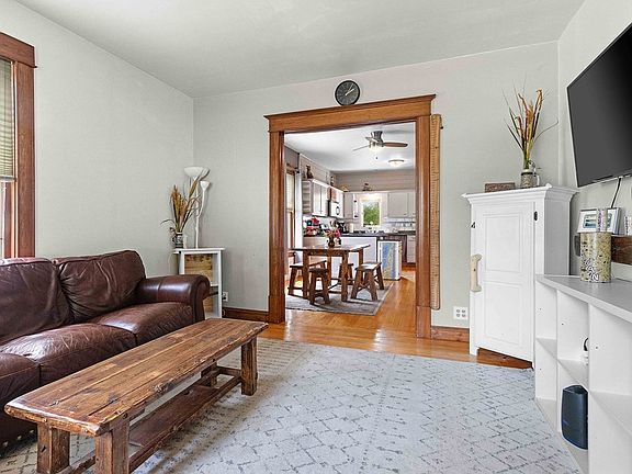 5th image of 479 N 5th Ave