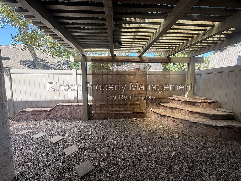 694 Deerhunter Ln — Photo 10