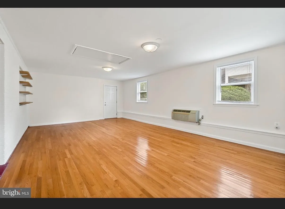 Woodmoor Ln, Mc Lean — Photo 1