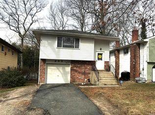 233 Fir Grove Rd, Ronkonkoma, NY 11779