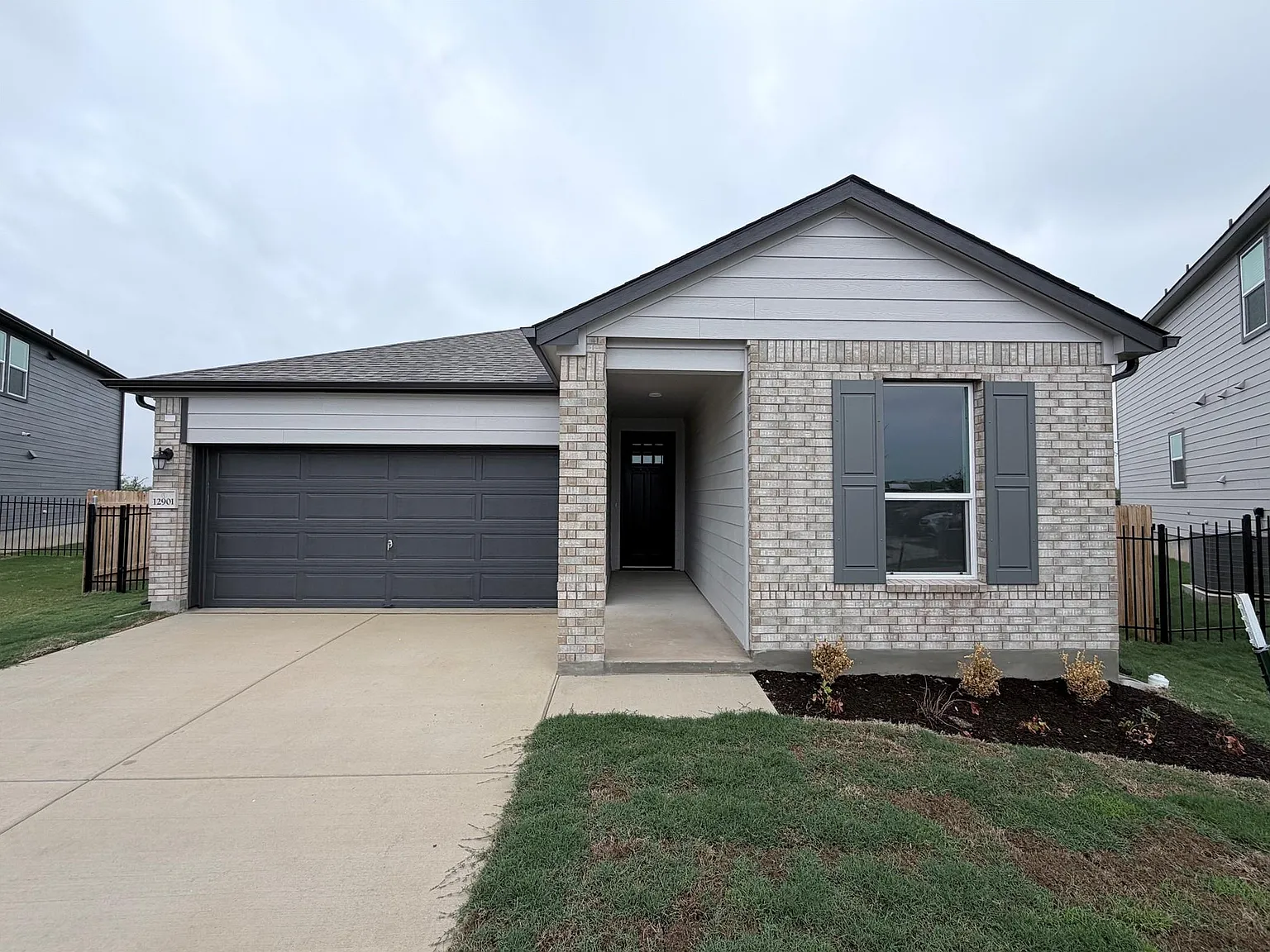 3 bed, 2.0 bath, 1860 sqft, $2,200 — Photo 1