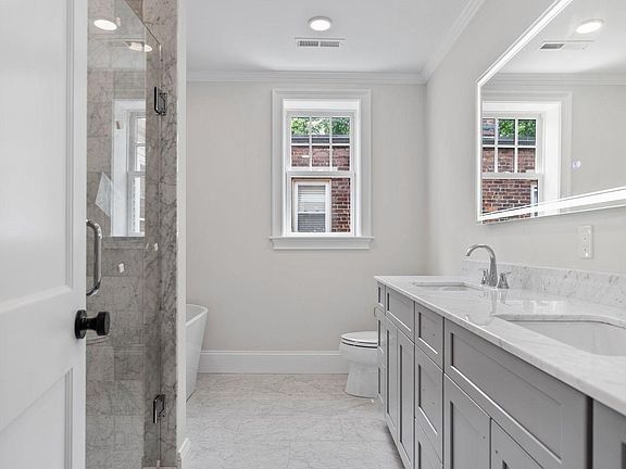 3rd image of 128 Longwood Ave #3