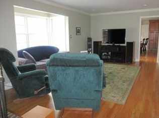 806 W Partridge Dr, Palatine, IL 60067