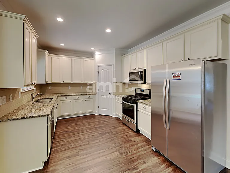 514 Crestmont Ln — Photo 4