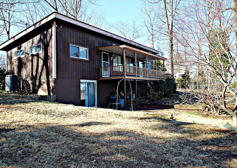 1st image of 107 S Watersedge Ln