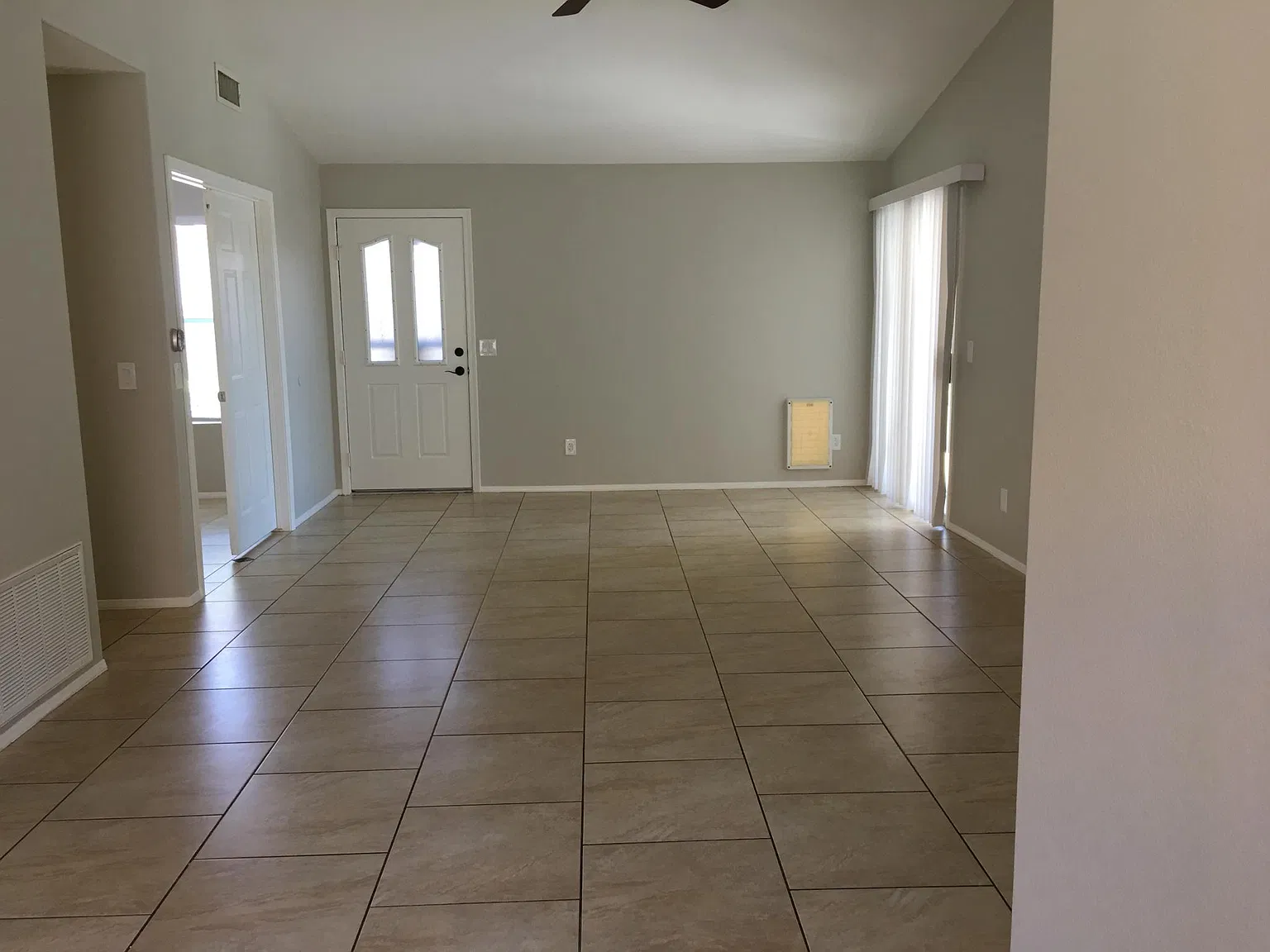 3 bed, 1312 sqft, $2,200 — Photo 3