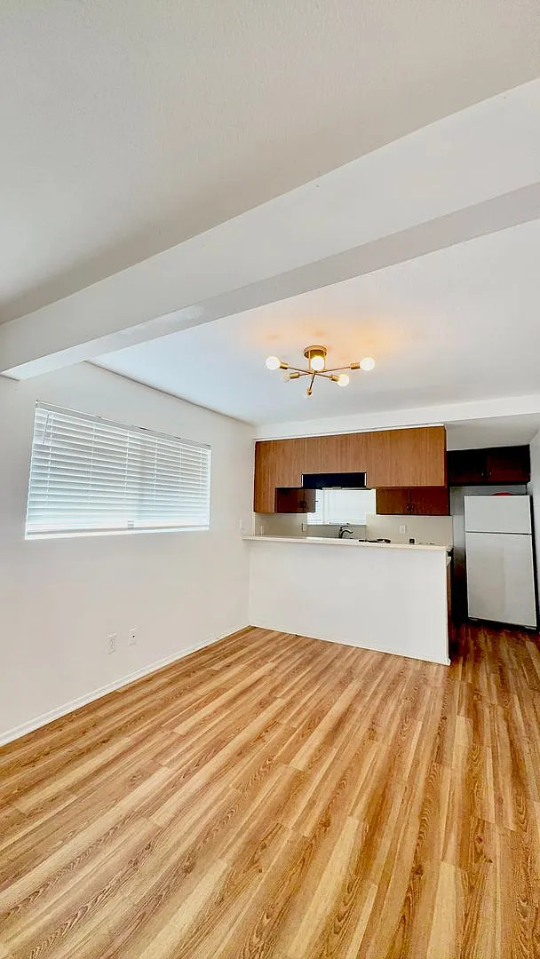 5250 Bellingham Ave. — Photo 1