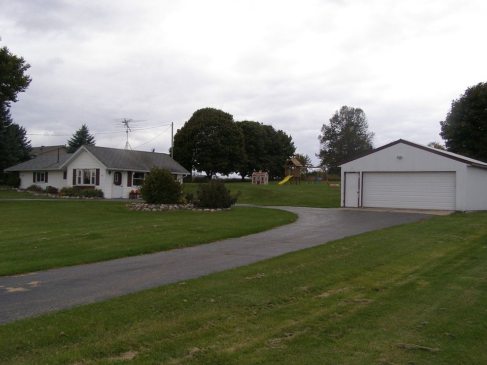 2nd image of 870 Tuttle Rd