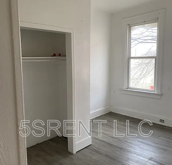 1048 Marshall Ave #5 — Photo 2