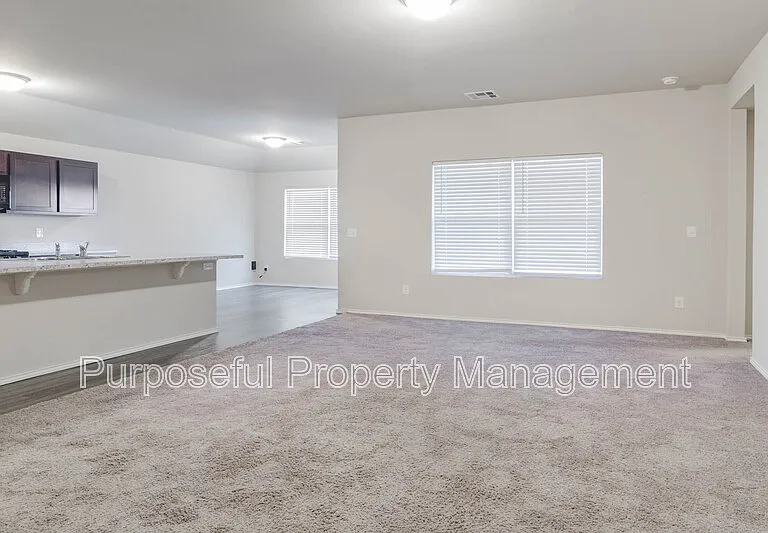 11608 NW 95th St — Photo 6