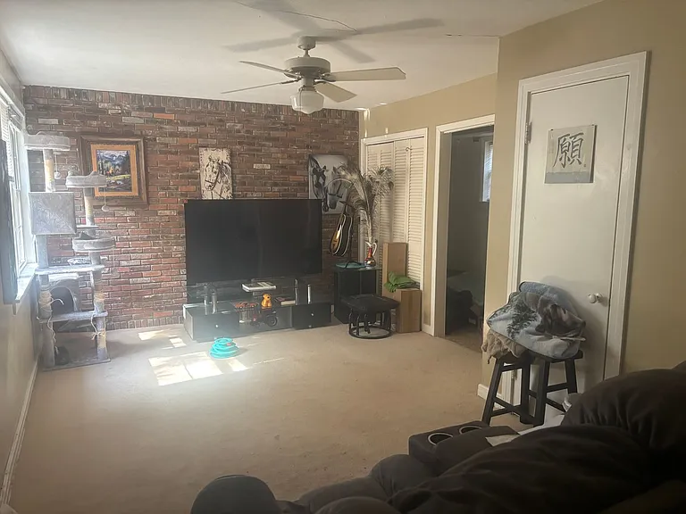 1109 E Linwood Dr — Photo 6
