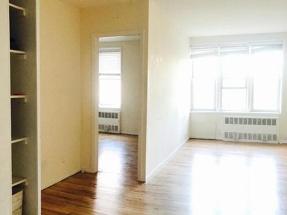 5th image of 14227 Barclay Ave #5