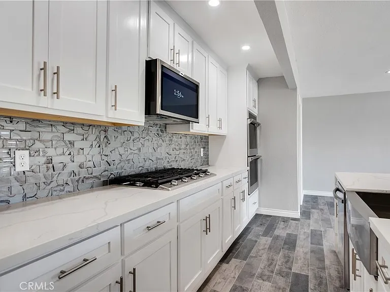 517 N Chalburn Ave — Photo 8