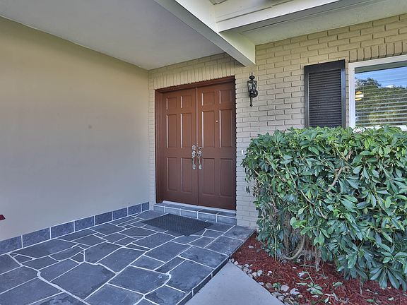 3rd image of 1498 Southridge Dr